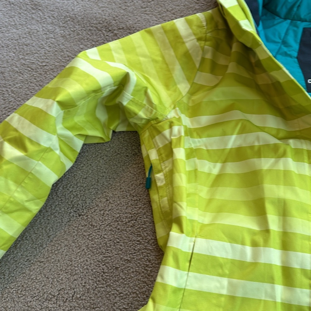 Mountain Hardwear Women's Lime Green Striped Ski Jacket - Picture 8 of 13